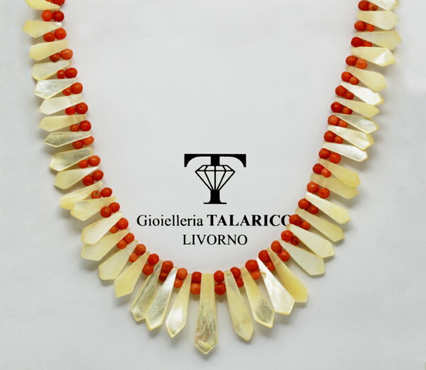 Mother of pearl and coral necklace - K.18 gold clasp