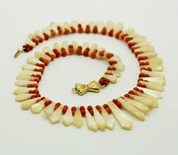 Mother of pearl and coral necklace - K.18 gold clasp - Image 2