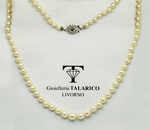 Scaled white Akoya pearl necklace - 750‰ white gold clasp with sapphire - Image 2