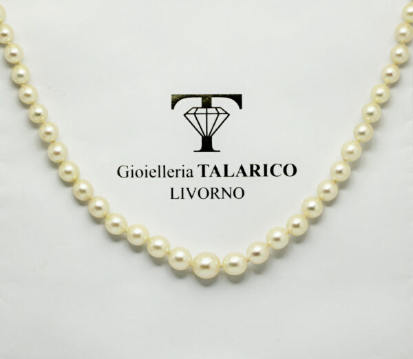 Scaled white Akoya pearl necklace - 750‰ white gold clasp with sapphire