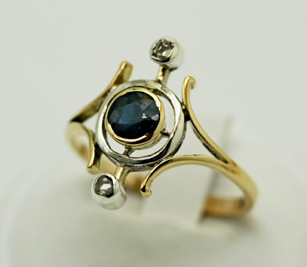 Late 19'th century vinatge gold/silver sapphire and rose diamond ring - Image 2