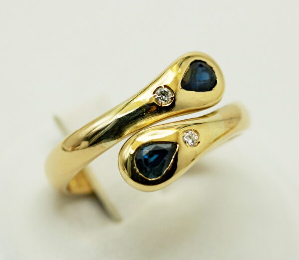 Contrarié Ring Drop Sapphires and Diamonds - 750‰ Gold