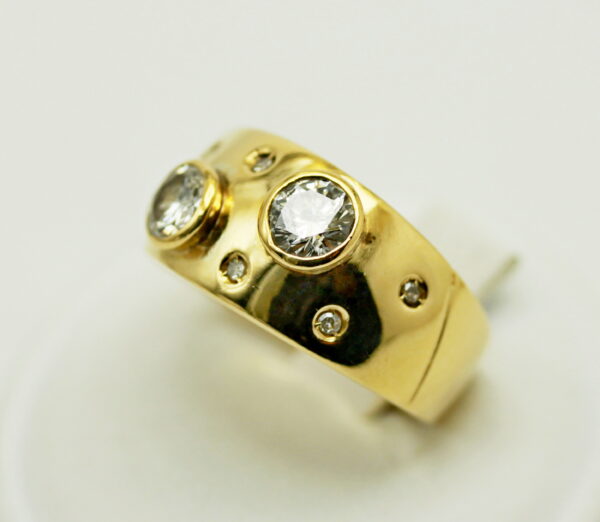 Anello con diamanti centrali - oro 750‰ - immagine 3