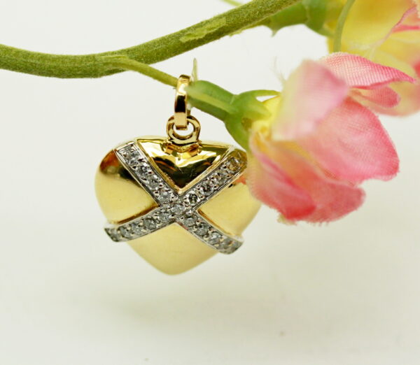 Gold and diamond heart pendant- 750‰ gold - Image 3