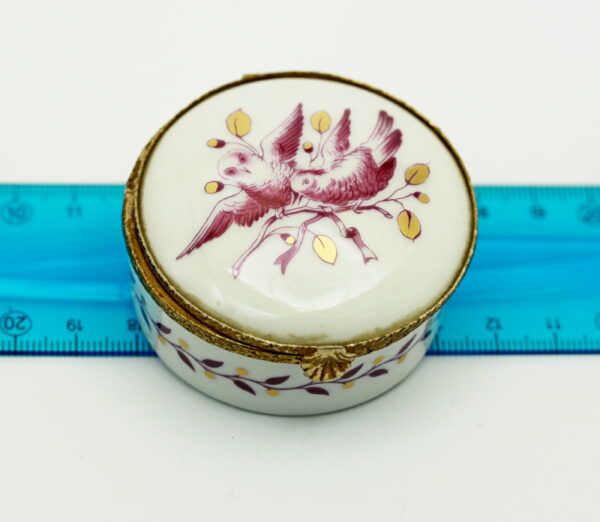 Limoges porcelain pill box - Image 2