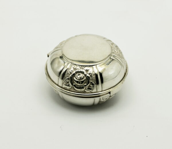 1930's pillbox - silver 835‰