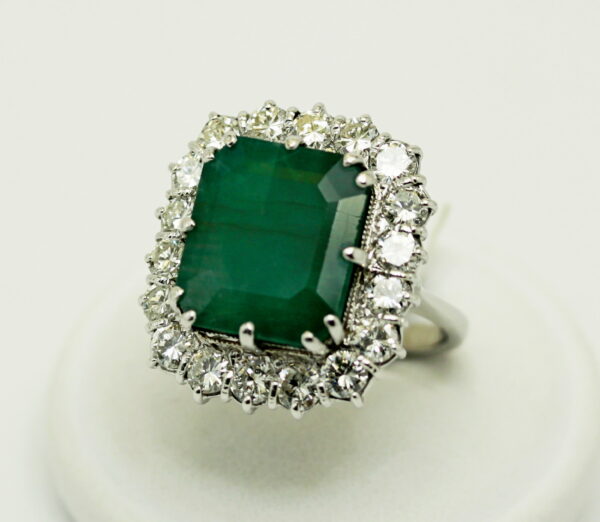 Emerald and diamond ring - 750‰ white gold