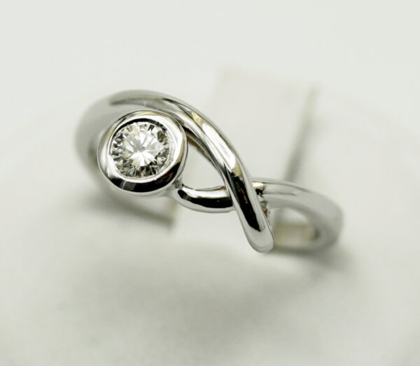 Anello diamante solitario "Nodo d'Amore" - oro 750‰