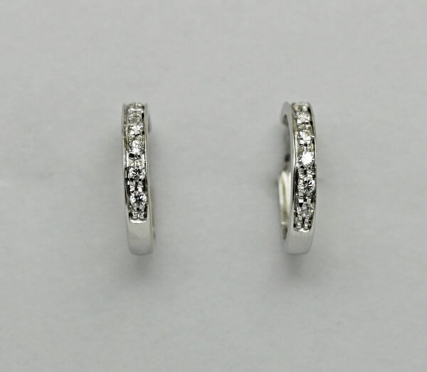 Gold and diamond hoop earrings - 750‰ white gold - Image 2