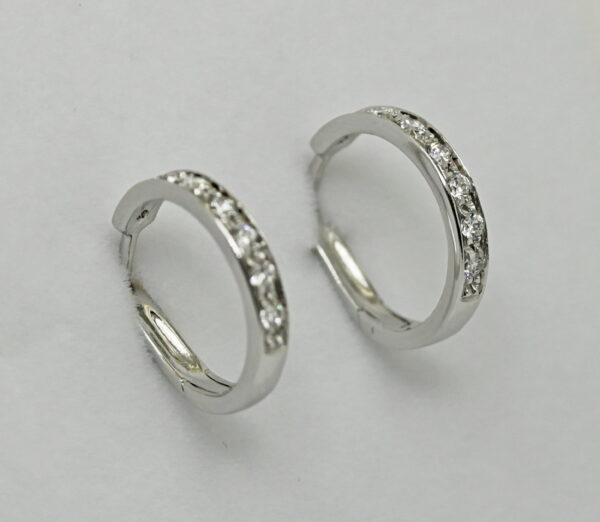 Gold and diamond hoop earrings - 750‰ white gold - Image 3